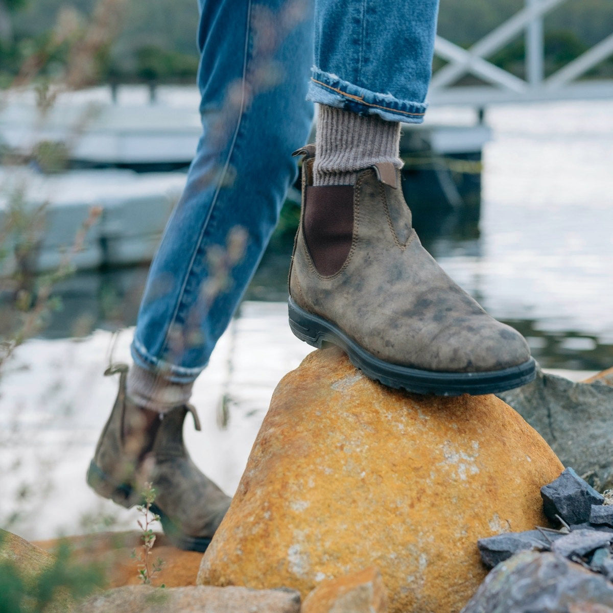 Men’s Classic Leather Chelsea Boots in Slip-on Design